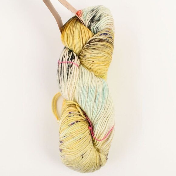 MadelineTosh Twist Light Yarn Merino Wool Nylon Hand-Dyed 420 Yards Color Oeste - Picture 1 of 3